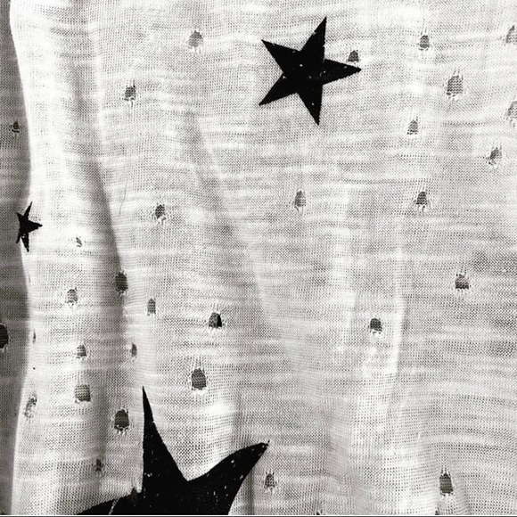 Pretty tank top with stars 🖤 - Picture 4 of 5